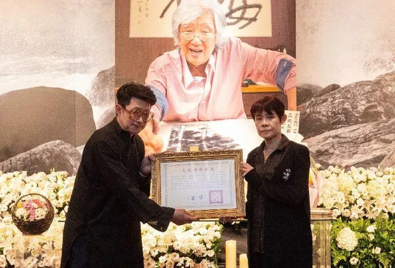 水墨藝術國寶殞落！李義弘享壽82歲　兒哀慟受贈文化部旌揚狀