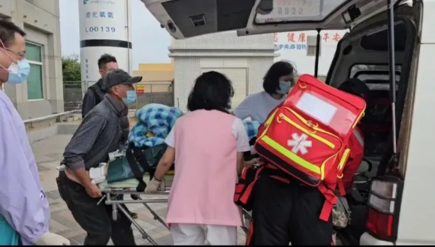 澎湖瓦硐港火燒船　男50%燒燙傷直升機後送高雄急救