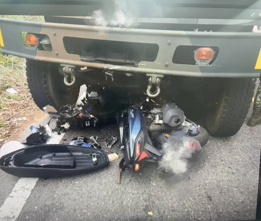 影/最硬車輛！桃園騎士鬼切跨越雙黃線　直撞對向軍用卡車
