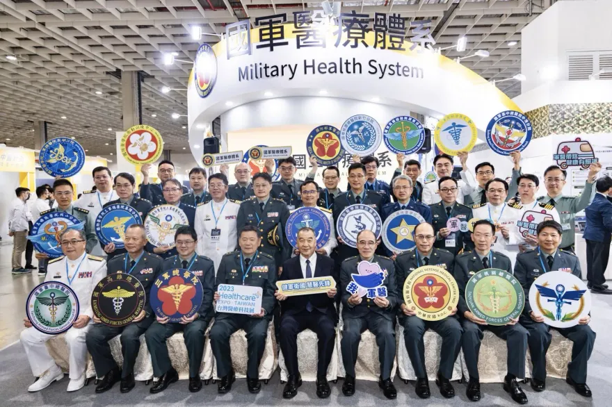 軍醫局創「3大領域」新技術！國防部長邱國正醫療科技展親自揭幕