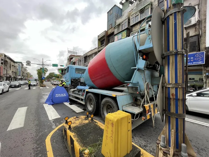 快訊/中壢水泥車輾斃8旬單車婦　血染斑馬線路人嚇壞