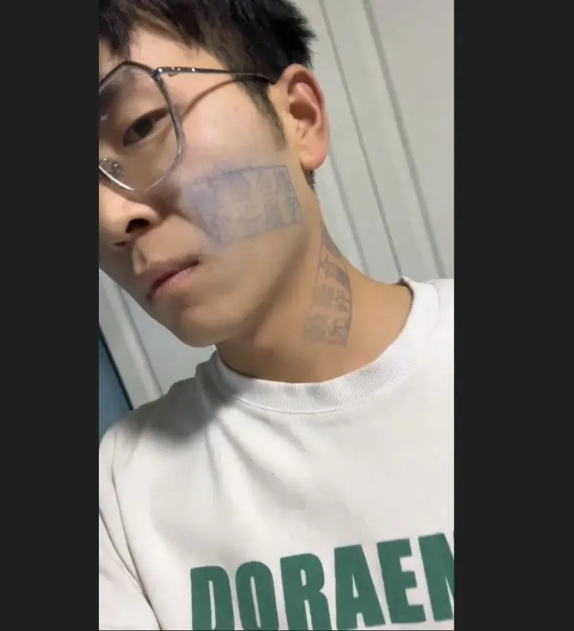 影/玩笑開大了！臉被蓋「允許屠宰」豬肉章　他狂搓兩天：怎麼洗不掉
