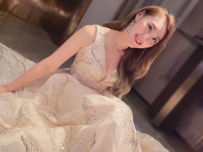 甜曬鑽戒+絕美婚紗！謝金晶遭瘋傳將「閃婚」…本人親上火線回應