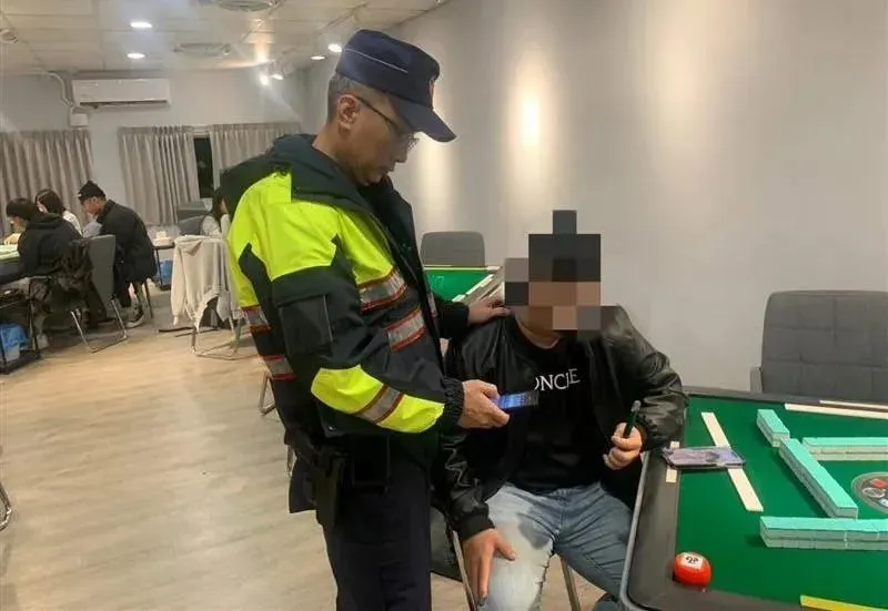 影/天兵快篩「偽陽」騙假遭通緝　苗栗衝淡水打麻將落網