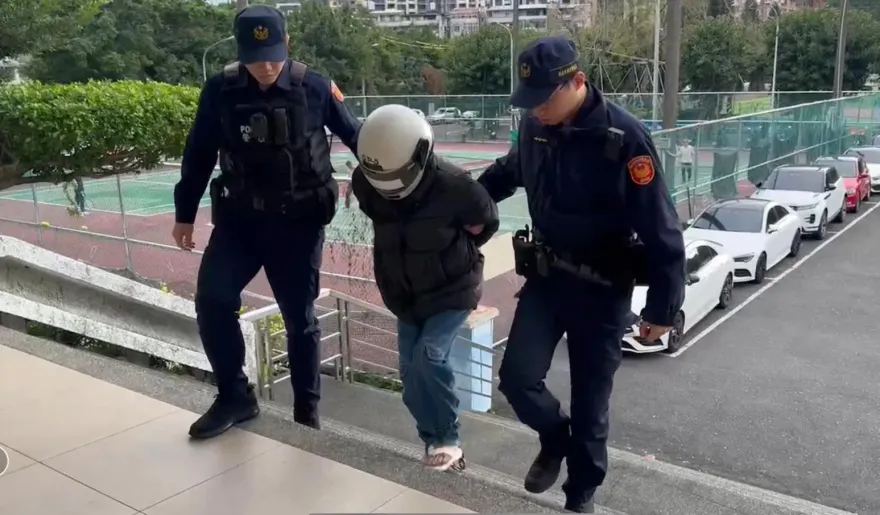 影/疑預謀犯案！捷運景安站旁驚傳女遭「壽司刀刺胸腹膝」　嫌3小時遭逮