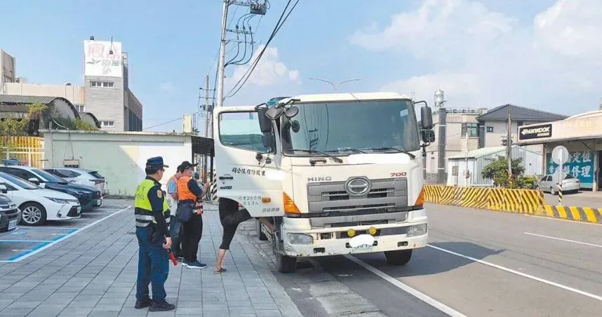 高雄大型車10個月殺12人！「不應以視覺死角為藉口」　警加強攔查