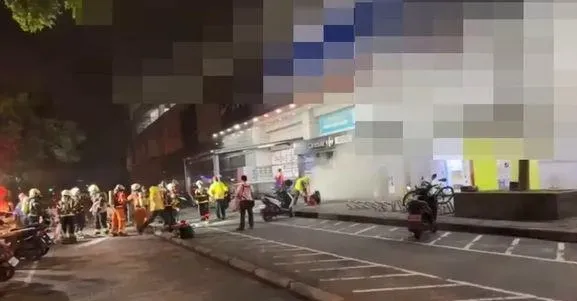 快訊/超白目！3蠢男「玩殺蟲劑噴打火機」　害中壢家樂福燒起來