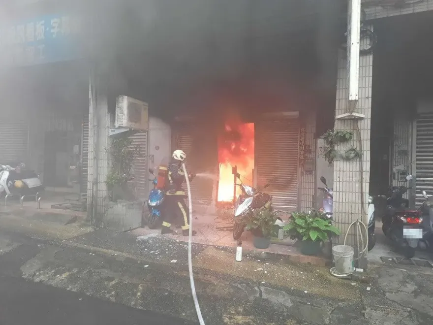 基隆安一路民宅火警、恐怖烈焰狂噴　3人預防性送醫