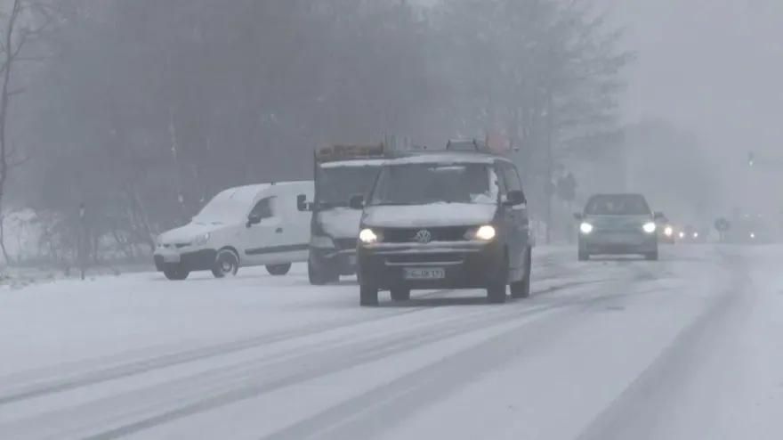 慕尼黑暴雪破紀錄！飛機「結凍」火車全停　交通中斷如「陸地孤島」