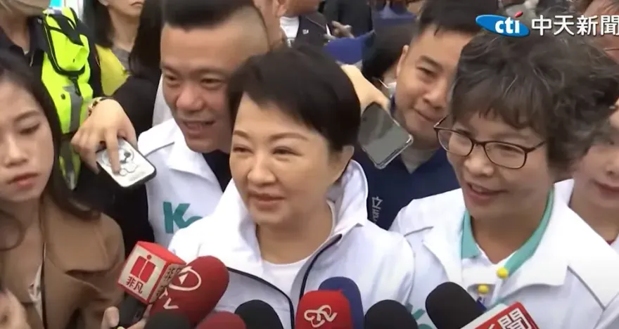影/台中藍白合！盧秀燕輔選蔡壁如　神回柯「藍綠一家親」說