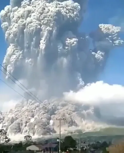 影/印尼馬拉皮火山噴發11名登山客不幸罹難　多人下落不明