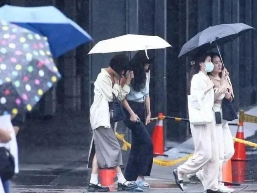 東北季風發威！明變天雨彈狂炸　最低溫「下探14度」