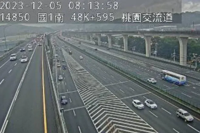 快訊/五楊高架南下48.5公里「2車追撞」！上班上課注意