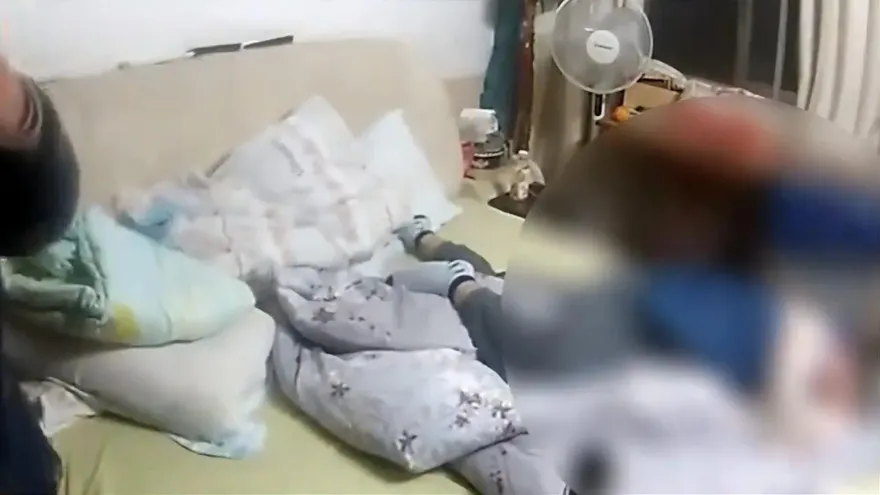 影/剛出院就被媽媽要求「2天完成3周作業」　11歲男孩痛哭報警：叔叔我崩潰了