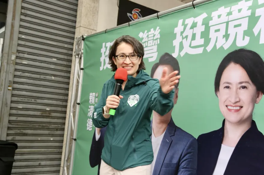 蕭美琴國籍爭議過關！看到舊報紙這四字網友吵翻
