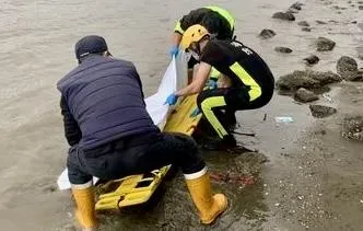 快訊/淡水河驚見男屍載浮載沉！年約30歲、身分待確認