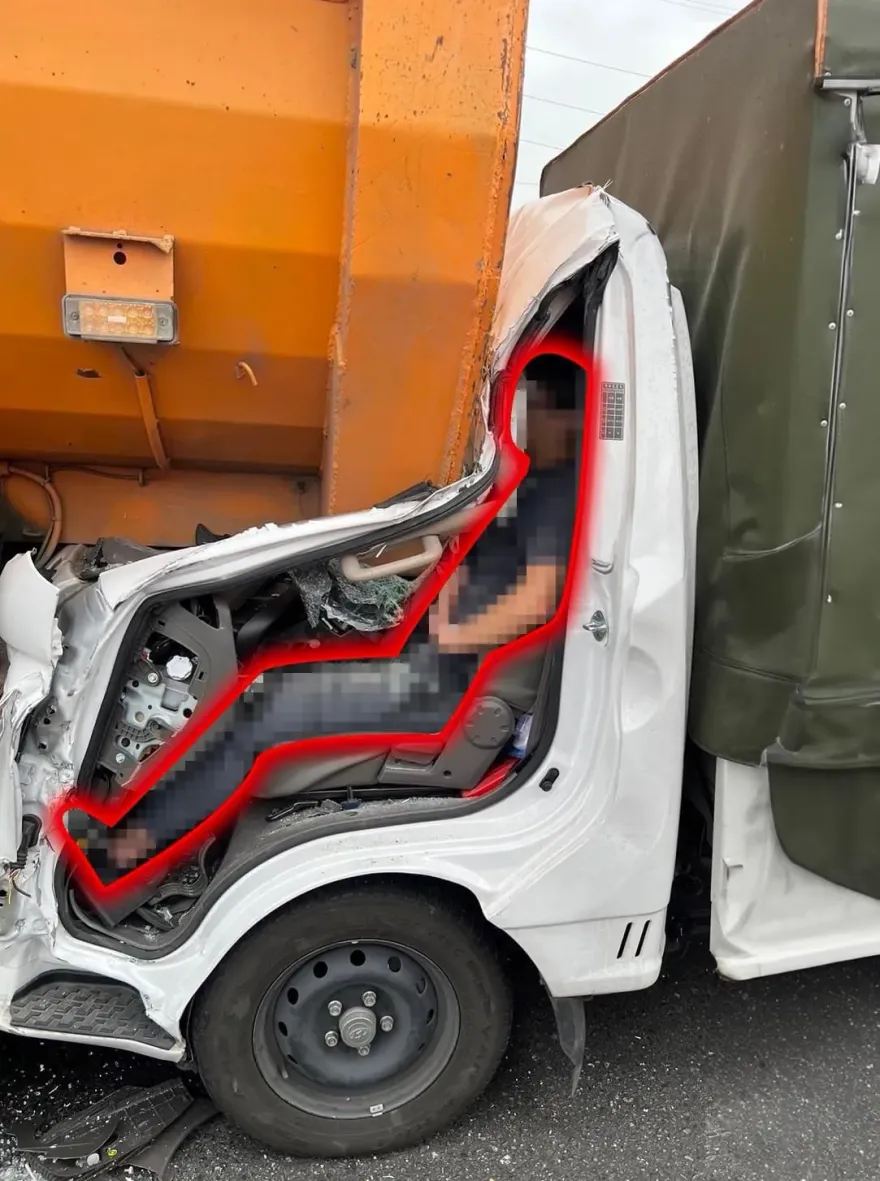 命大！國道追撞砂石車包夾　駕駛座「呈人形」差1公分就沒命