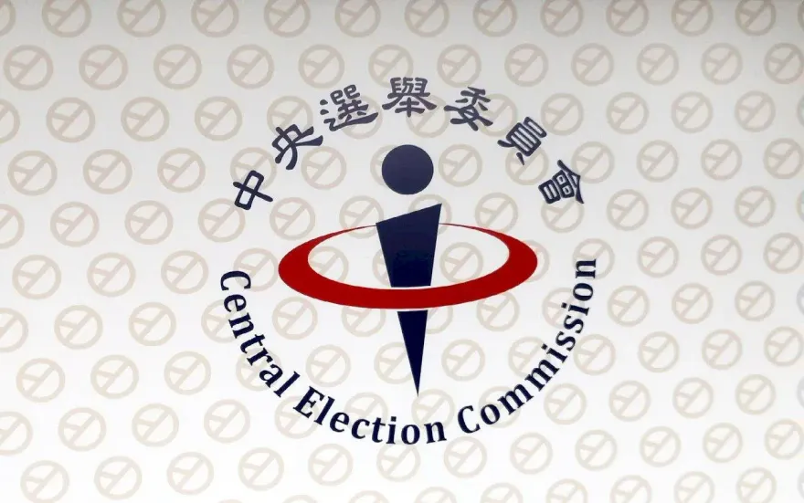 正副總統參選人財產曝光！趙少康存款最多、吳欣盈擁英國房產、賴清德保險王