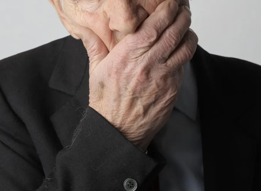 年紀越大手筋越凸？ 醫揭雞爪手「6主因」紫外線、遺傳造成