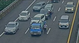 快訊/五楊高架南下內壢交流道「4車追撞」！趕上班上課請注意