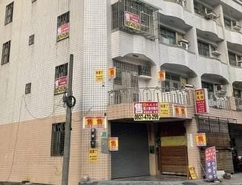難售想哭！台南透天貼「12張」求售　「現實版彈出式廣告」終於賣出去了