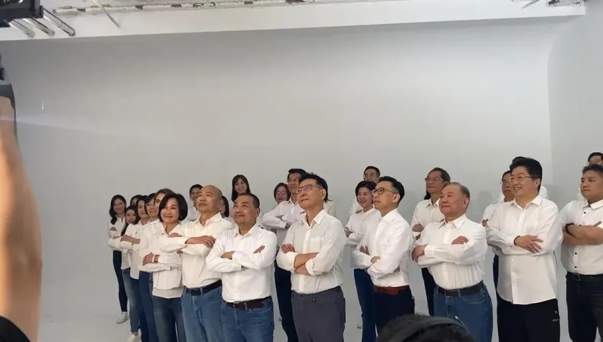 影/韓國瑜與「侯康」並列C位！藍不分區集結合照歡笑不斷