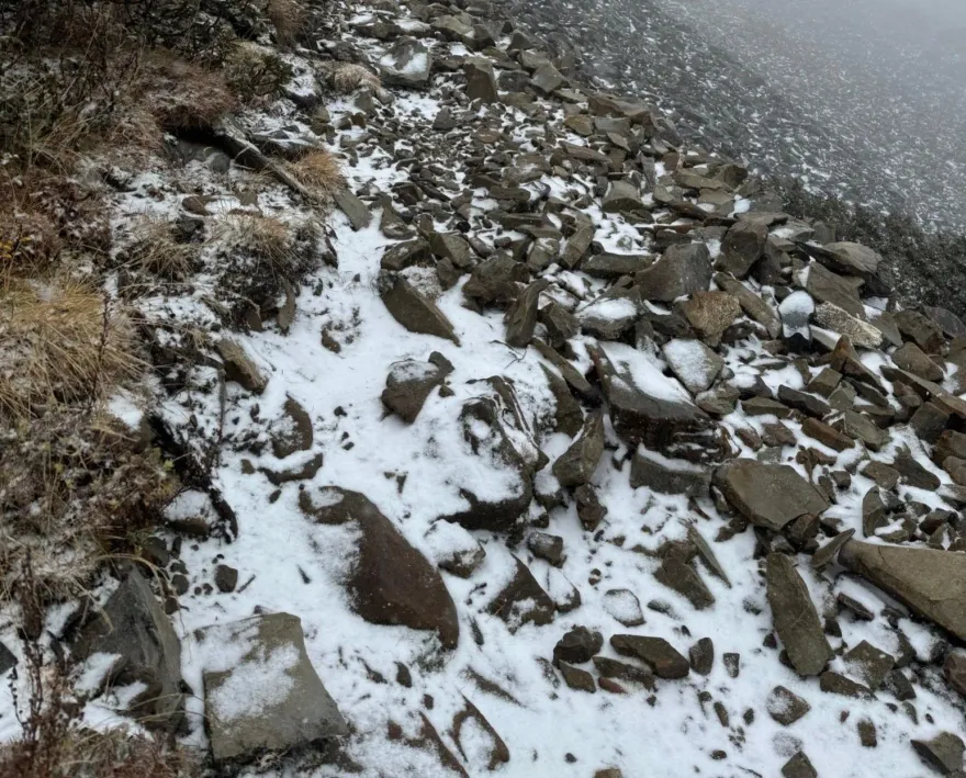 快訊/冰雪奇緣！雪山圈谷迎初雪白皚皚　絕美畫面搶先看