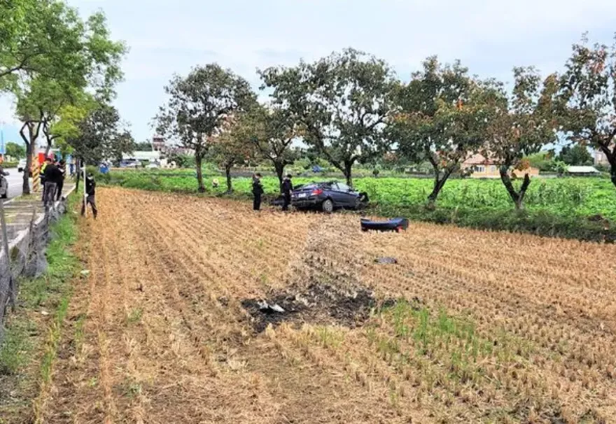 上班遇死劫！花蓮28歲女校護閃車衝田裡撞樹　傷重不治