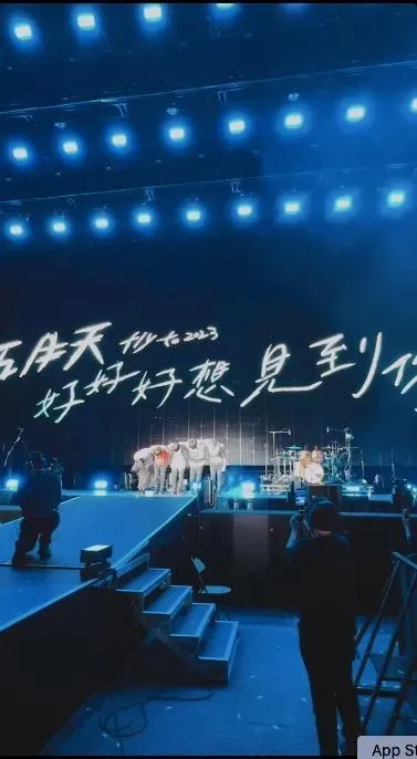 整場咳2次！五月天阿信哽咽：一個黑暗過去了！　謝粉絲「你們站在身邊」