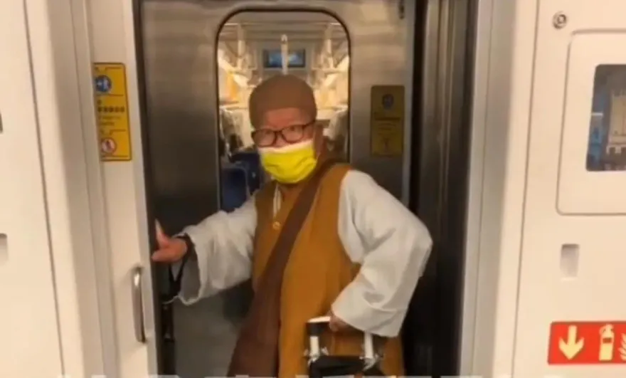 影/比丘尼台鐵列車罵人「垃圾」　網友：就是她高鐵罵母子「祖宗18代」