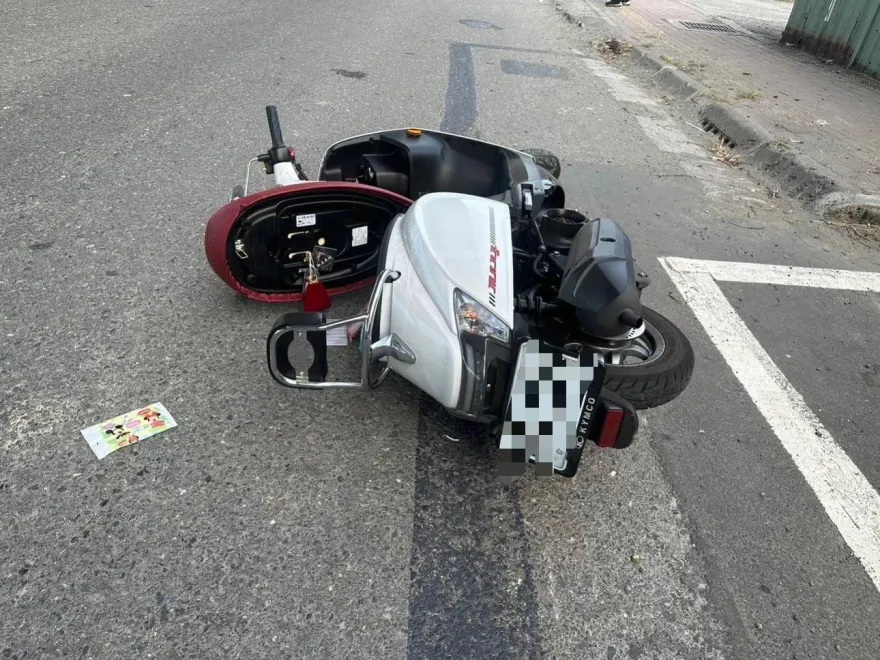 快訊/高雄大寮18歲女騎士擦撞友人機車倒地　遭拖板車輾斃友人崩潰