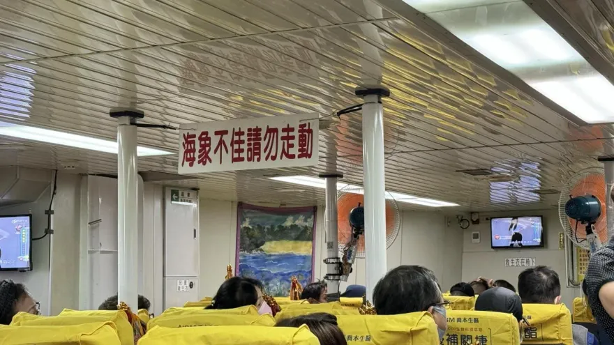 「海象」不佳請勿走動！他看招牌笑翻：請海獅海豹多多照顧