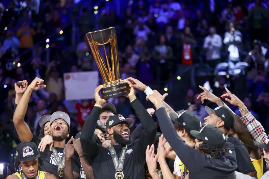 影/詹皇強摘MVP！戴維斯逆天41分20籃板　湖人季中賽奪冠