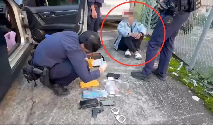 影/有錢買毒不繳稅！開賓士掛假車牌拒檢　警圍捕毒蟲搜出大批毒品
