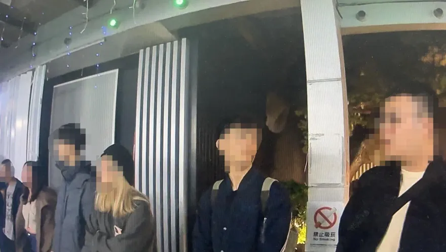 影/高雄鼓山驚見「KTV女浩克」！勸架友人無效怒捶爆包廂玻璃　現場變大亂鬥