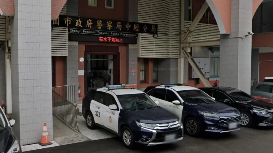 桃園警處理車禍途中撞車　酒測超標記2大過免職、巡邏車慘遭拔牌2年