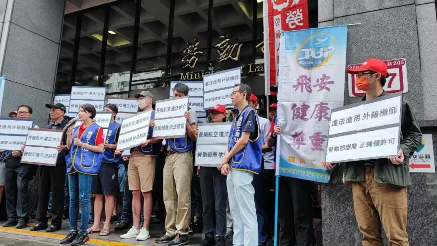 長榮機師準備罷工！不滿「減薪逾10%」　工會2週內投票