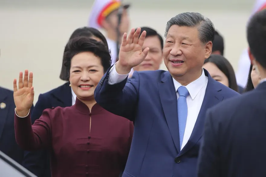 習近平訪越發表署名文章　稱中越關係為「同志加兄弟」籲管控海上分歧