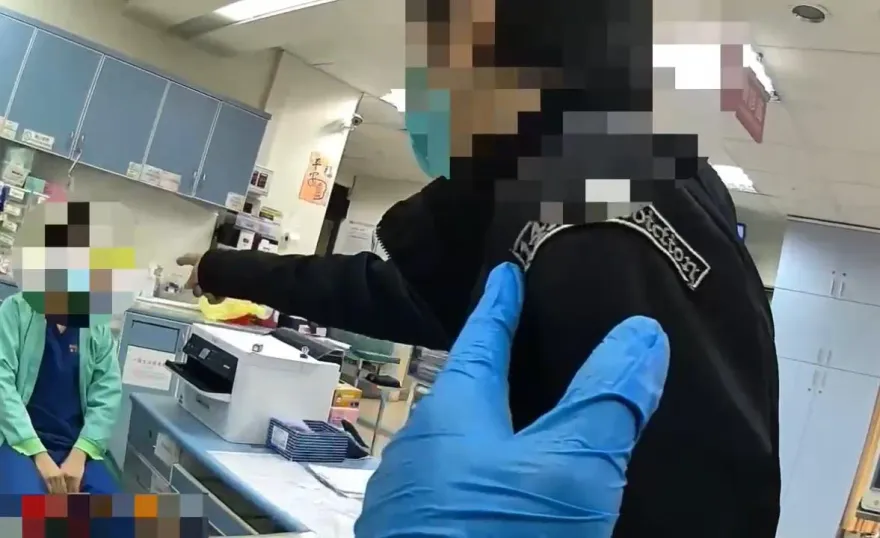 影/有夠盧！新北醉男以為「器官被摘」　大鬧急診室攻擊醫護人員