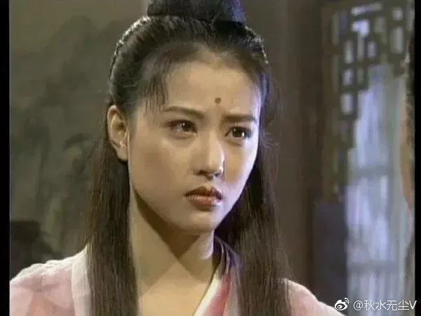 周海媚曾獲《金庸》讚賞贈禮　演活《倚天屠龍記》最美周芷若