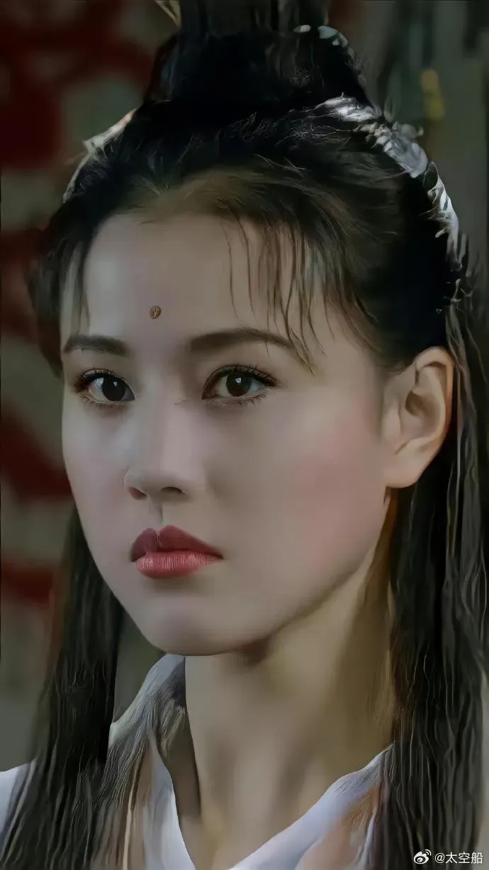 周海媚1994年飾演周芷若劇照超美！《倚天屠龍記》翻拍8次　最經典版本仍是她