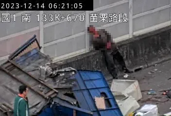 影/驚悚！男「全身血淋淋、手掌變形」貼牆求救　國1重大追撞慘狀曝