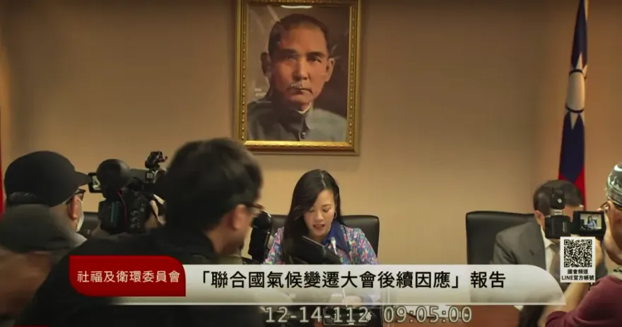 吳欣盈擔任召委又遲到！　不發一語進入會議室