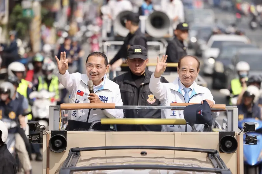 王金平合體侯友宜　高雄車掃民眾比OK挺3號