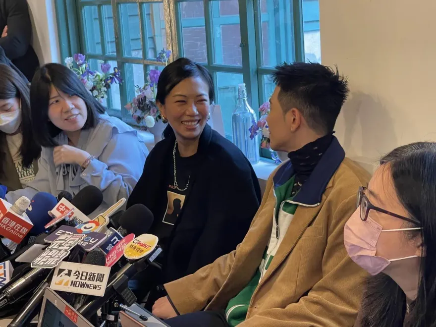 婚後首度現身！蕭敬騰甜牽愛妻　告白「世上最好的女人」