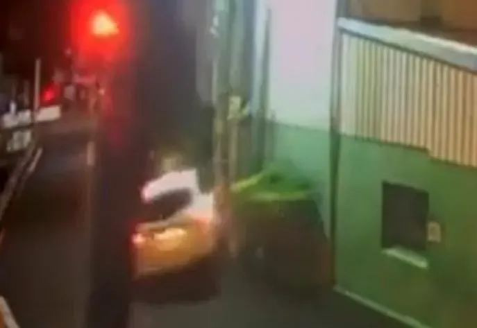 影/彰化醉男高速PK電線桿　車頭撞爛「自己頭也受傷」...酒測值曝