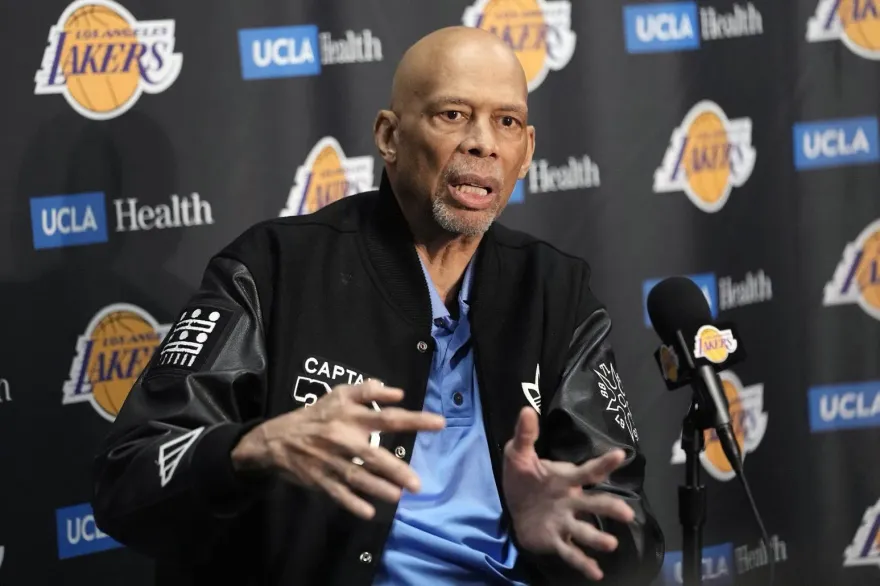 出席音樂會跌倒！　NBA傳奇球星「天勾賈霸」髖部骨折急送醫