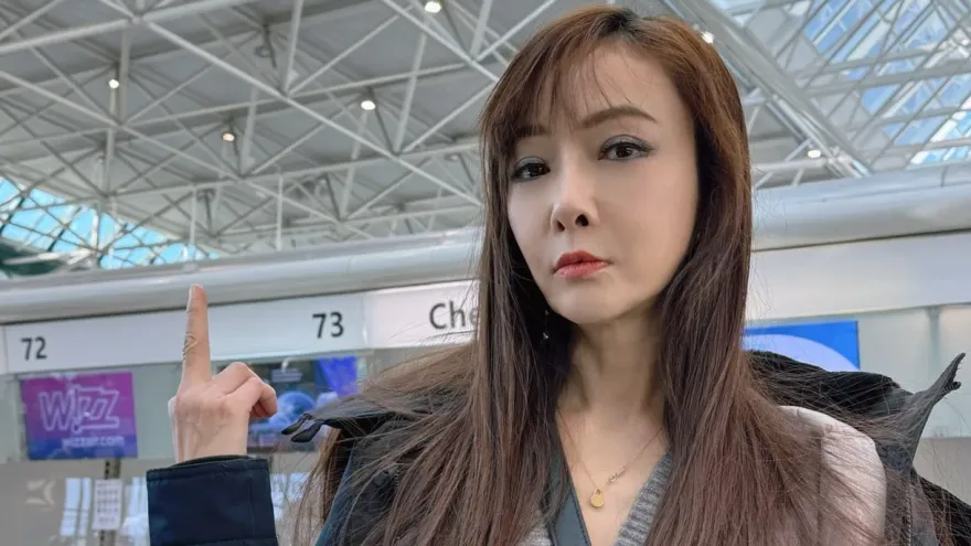 鄭靚歆被拒登機！「機票遭當場撕掉」美魔女媽怒控：最爛航空公司