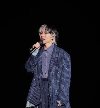 林宥嘉唱到一半舞台上痛哭　認曾害怕到「雙腿發軟」