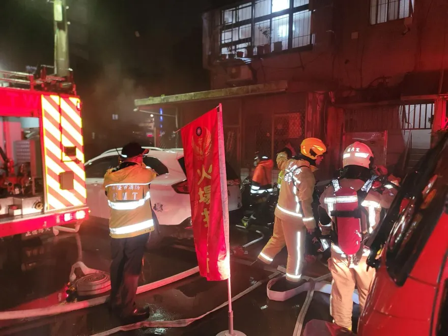 快訊/基隆七堵民宅火警！警消破門滅火「屋主外出」無人傷